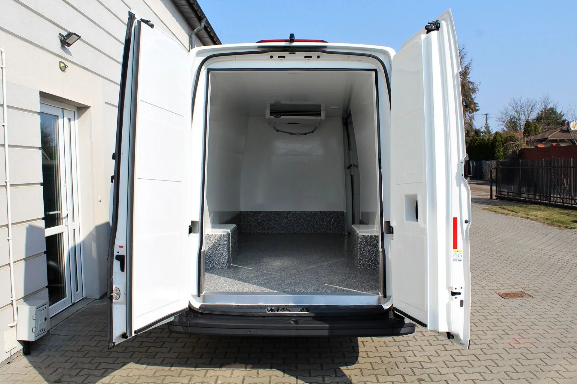 auta dostawcze chłodnie